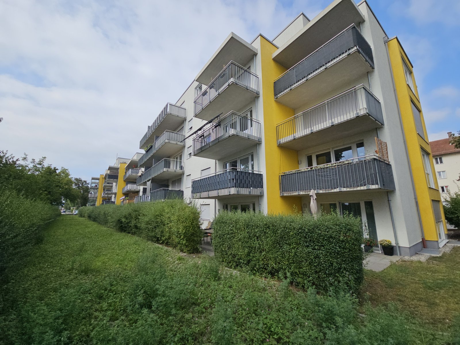 Ergolding: +++Moderne 3-Zimmer Erdgeschosswohnung mit Terrasse+++ 