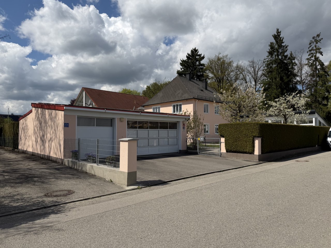 Anwesen straßenseitg