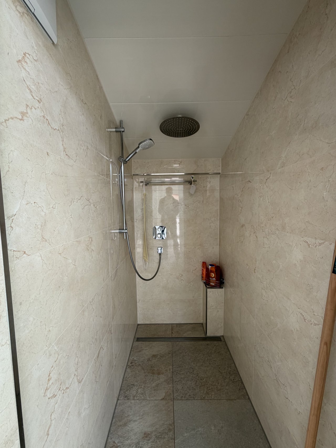 Dusche Poolbereich