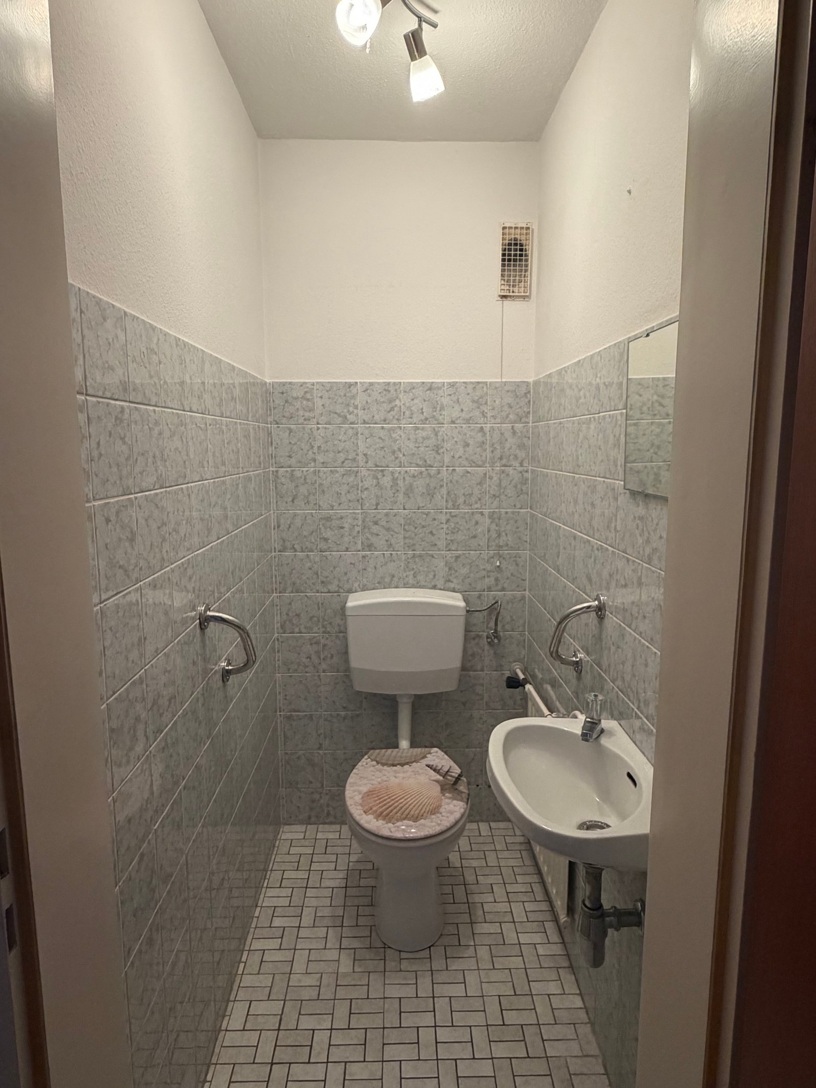 WC WC